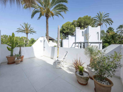 Villa for sale in Atalaya de Rio Verde, Nueva Andalucia