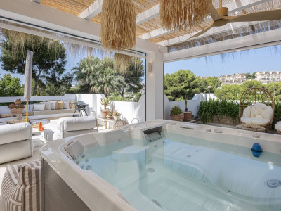 Villa for sale in Atalaya de Rio Verde, Nueva Andalucia