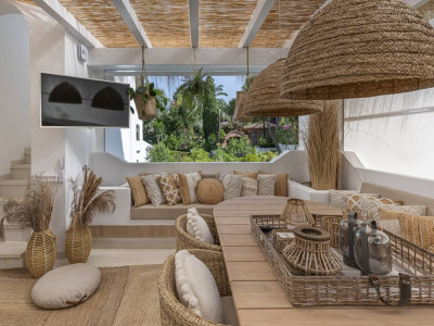 Villa for sale in Atalaya de Rio Verde, Nueva Andalucia