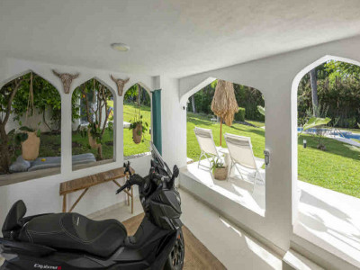 Villa for sale in Atalaya de Rio Verde, Nueva Andalucia