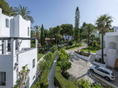 Villa for sale in Atalaya de Rio Verde, Nueva Andalucia