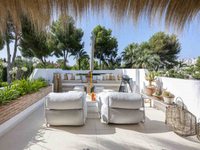 Villa for sale in Atalaya de Rio Verde, Nueva Andalucia
