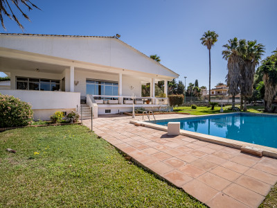 Villa en venta en La Montua, Marbella