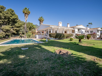 Villa en venta en La Montua, Marbella