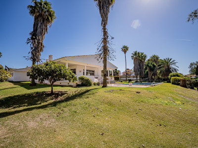 Villa en venta en La Montua, Marbella