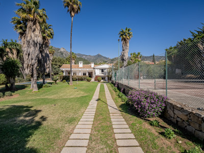 Villa en venta en La Montua, Marbella