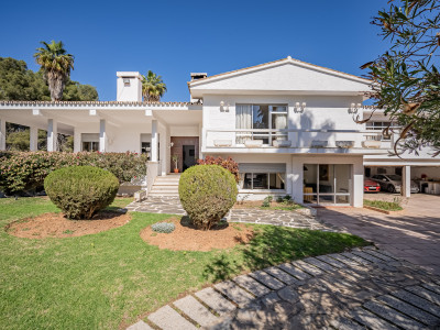 Villa en venta en La Montua, Marbella