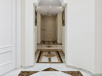 Penthouse for sale in Dominion Beach, Estepona