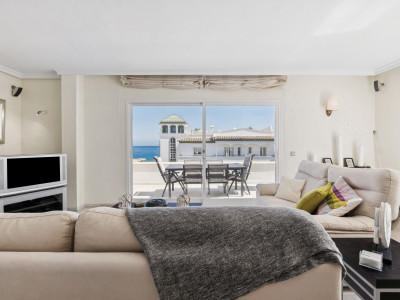Penthouse for sale in Dominion Beach, Estepona