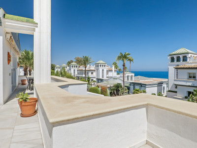Penthouse for sale in Dominion Beach, Estepona