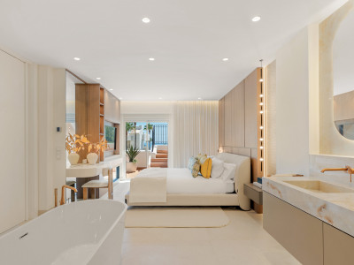 Penthouse for sale in Bahía del Velerín, Estepona