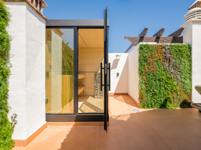 Penthouse for sale in Bahía del Velerín, Estepona