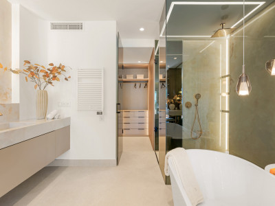 Penthouse for sale in Bahía del Velerín, Estepona