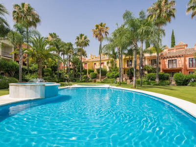 Maison de Ville à vendre à Jardines de las Lomas, Marbella Golden Mile
