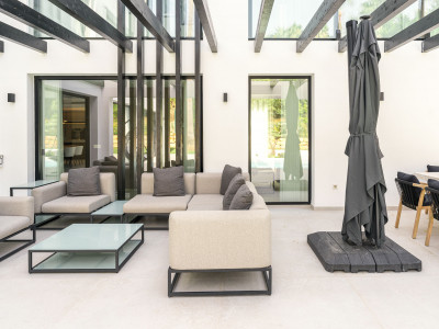 Villa for sale in Nueva Andalucia