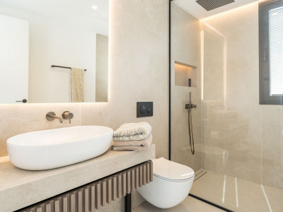Villa for sale in Nueva Andalucia