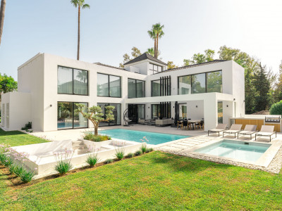 Villa for sale in Nueva Andalucia