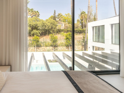 Villa for sale in Nueva Andalucia