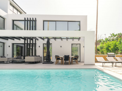 Villa for sale in Nueva Andalucia