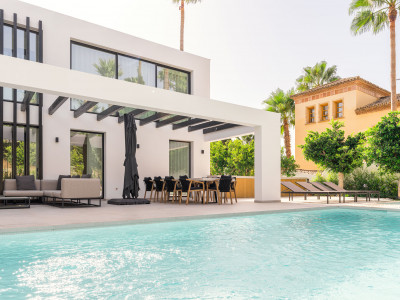 Villa for sale in Nueva Andalucia