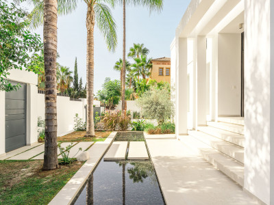 Villa for sale in Nueva Andalucia