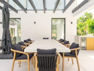 Villa for sale in Nueva Andalucia