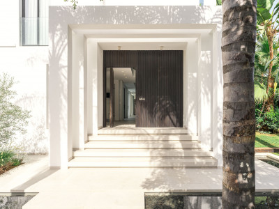 Villa for sale in Nueva Andalucia