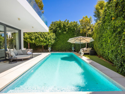 Villa for sale in Nueva Atalaya, Estepona