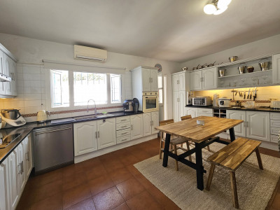 Villa for sale in Fuente del Espanto, Benahavis
