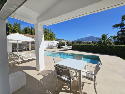 Villa for sale in Fuente del Espanto, Benahavis