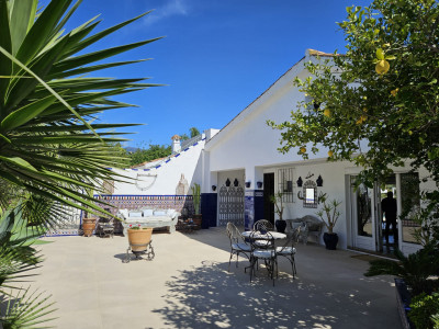 Villa for sale in Fuente del Espanto, Benahavis