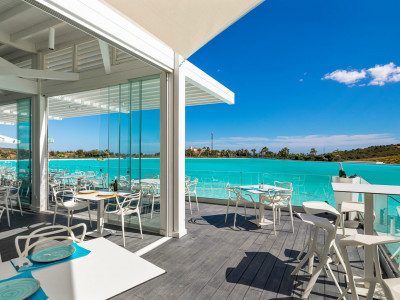Апартамент на нижнем этаже в продаже в Alcazaba Lagoon, Касарес