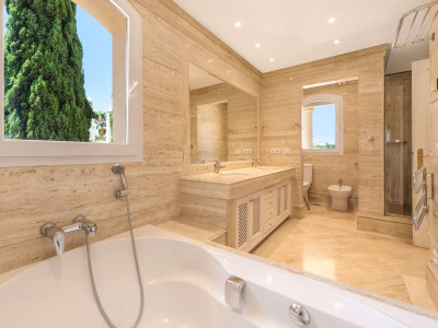 Duplex Penthouse for sale in Las Alamandas, Nueva Andalucia