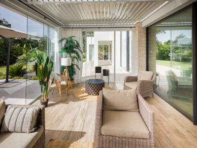 Villa for sale in El Paraiso, Estepona
