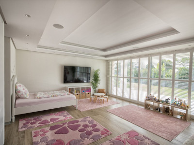 Villa for sale in El Paraiso, Estepona