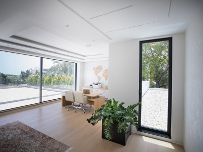 Villa for sale in El Paraiso, Estepona