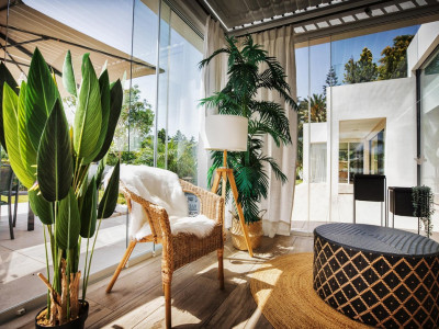 Villa for sale in El Paraiso, Estepona