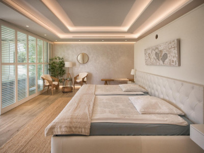 Villa for sale in El Paraiso, Estepona