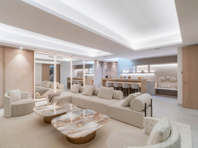 Villa for sale in Nueva Andalucia