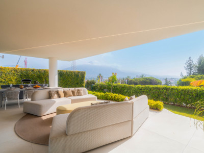 Villa for sale in Nueva Andalucia