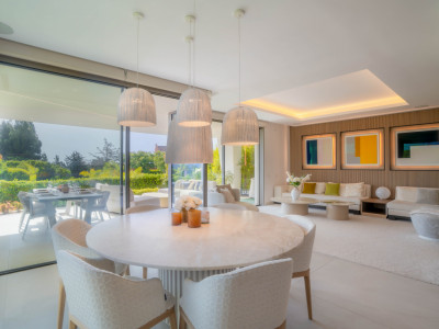 Villa for sale in Nueva Andalucia