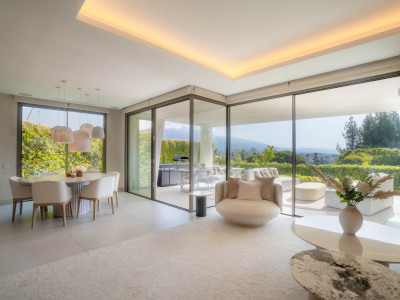 Villa for sale in Nueva Andalucia