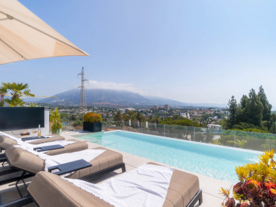 Villa for sale in Nueva Andalucia