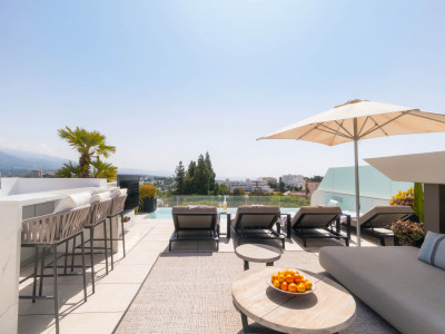 Villa for sale in Nueva Andalucia