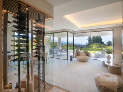 Villa for sale in Nueva Andalucia