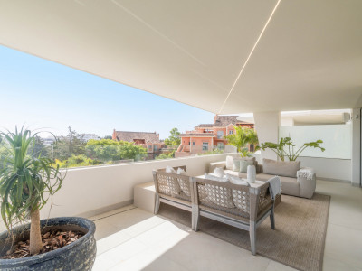 Villa for sale in Nueva Andalucia