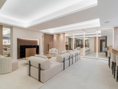 Villa for sale in Nueva Andalucia