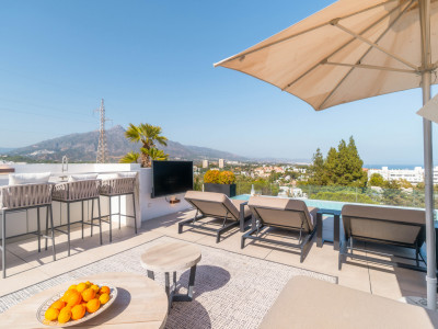 Villa for sale in Nueva Andalucia