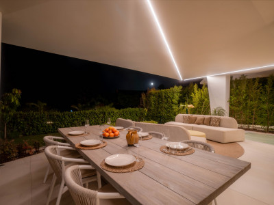 Villa for sale in Nueva Andalucia