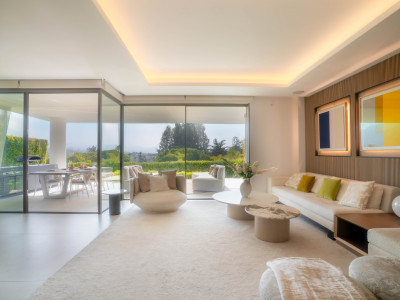 Villa for sale in Nueva Andalucia